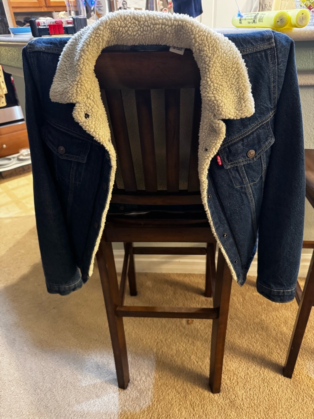 Levi’s Sherpa-Lined Jacket in Dark Blue & Cream